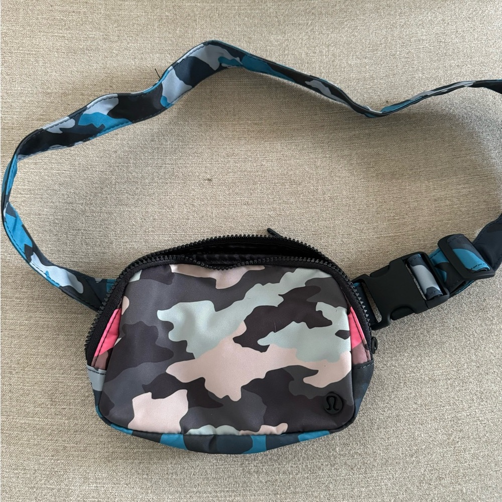 Lululemon camo belt bag